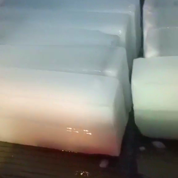 在無錫找工業冰塊生產商聯系方式?這些要知道