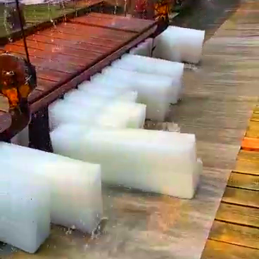 車間常用冰塊調(diào)溫,成本低易操作,你知道它的降溫原理嗎?