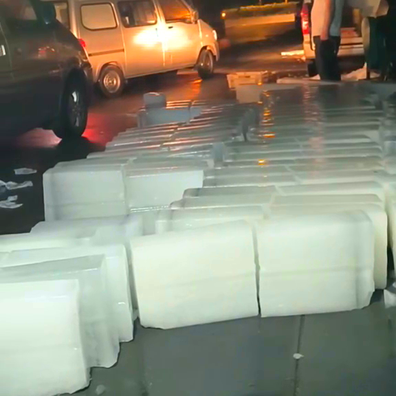 工廠車間夏季降溫新選擇:大冰塊降溫特點、優勢及放置方法