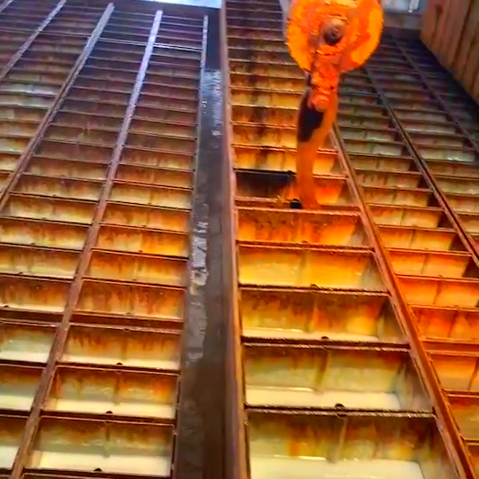 上海高溫時(shí)冰塊銷售公司如何滿足各類水池降溫需求及情況介紹