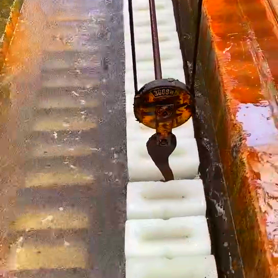 工廠常用冰塊降溫調節溫度，你知道其原理與使用方式嗎？